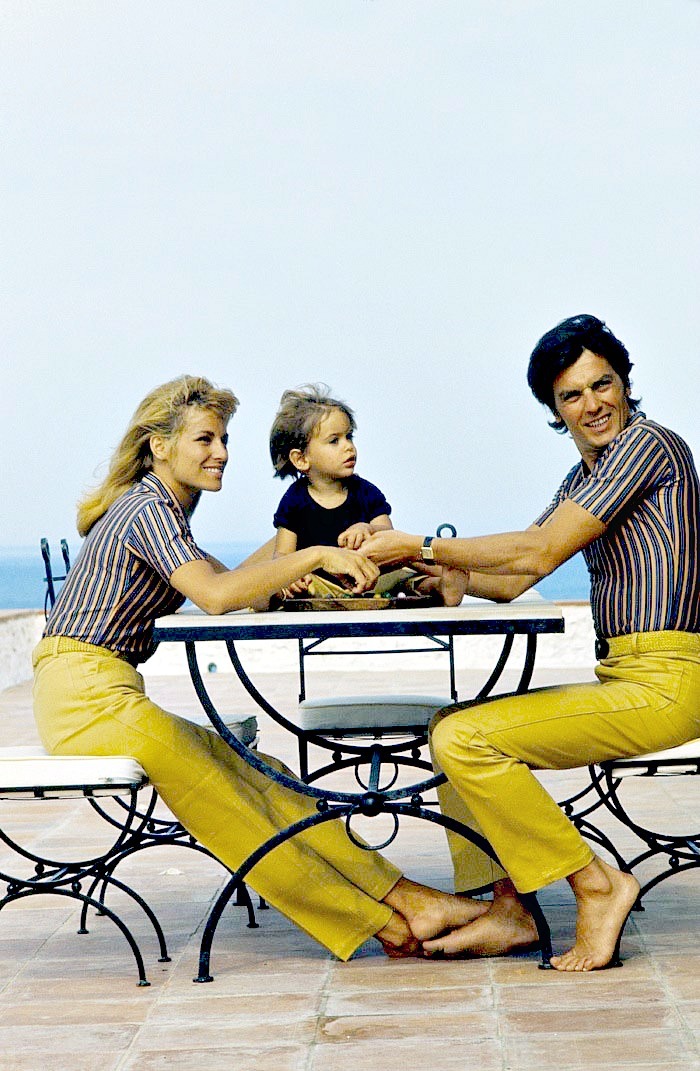 https://s2.radikal.cloud/2024/08/20/Alain-Nathalie-and-Anthony-Delon-in-Saint-Tropez-1966.d.jpeg