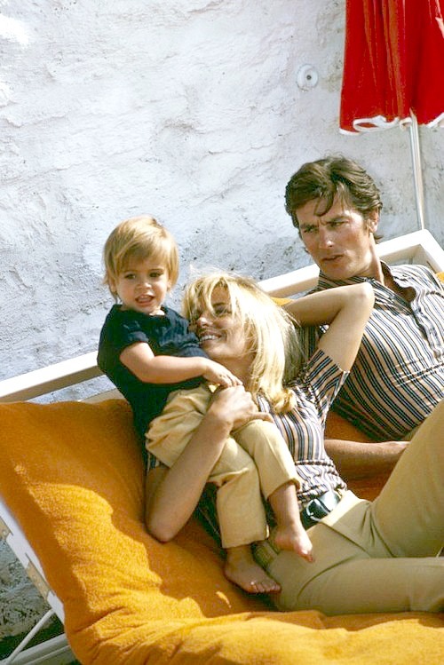 https://s2.radikal.cloud/2024/08/20/Alain-Nathalie-and-Anthony-Delon-in-Saint-Tropez-1966.g.jpeg