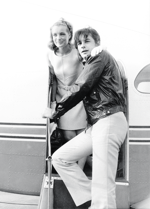 https://s2.radikal.cloud/2024/09/23/Romy-Schneider-and-Alain-Delon-at-Nice-Cote-dAzur-Airport-1968.png