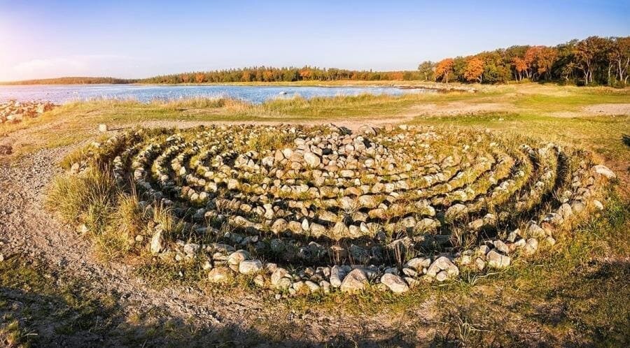 Соловки: Загадка древних каменных спиралей. Ритуалы, ловушки или небесные пути? Соловки: Загадка древних каменных спиралей. Ритуалы, ловушки или небесные пути?